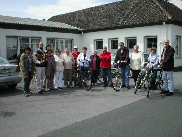 Gruppenphoto vor unserem Vereinslokal Gruppenphoto vor unserem Vereinslokal