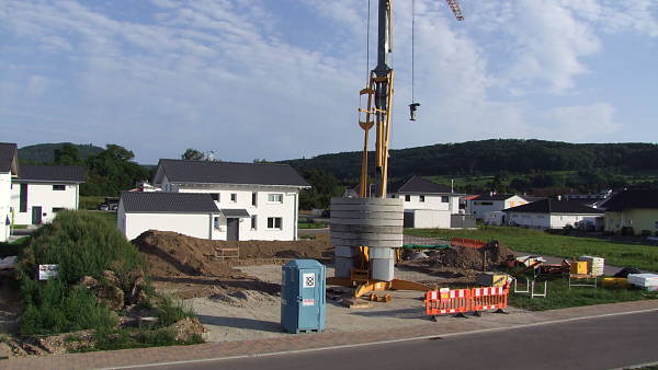 Themenbild: Baustelle mit Kran