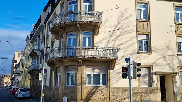 Themenbild: Haus mit Geschäftsstelle in 1. OG