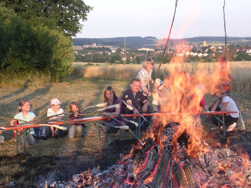 Rösten des begehrten Stockbrotes