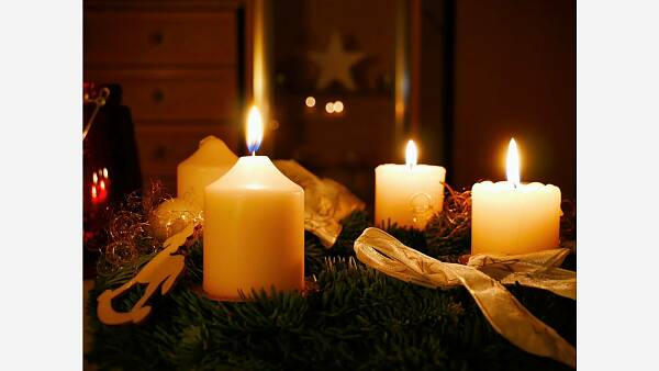 Themenbild: Wir wünschen Ihnen eine schöne Adventszeit