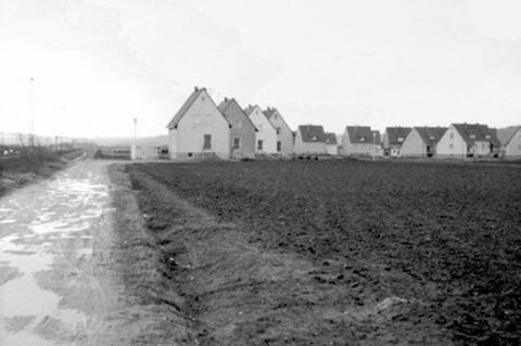 Erste Siedlerhäuser