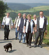 als Wanderer mit Frau, Freund und Hund