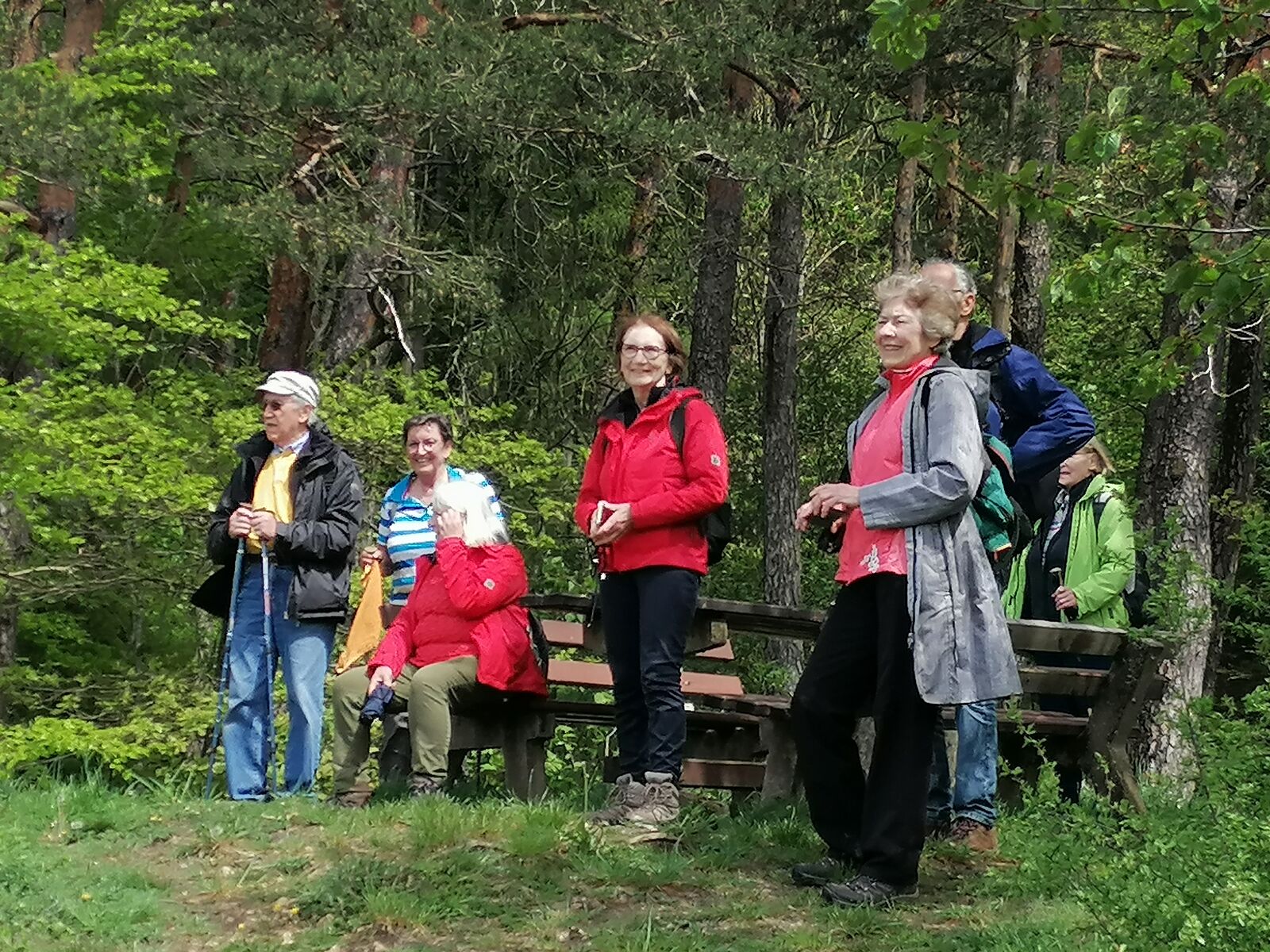 Gruppe am Kreuzstein