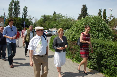 v.l.n.r. Bezirksverordneter Martin Hikel, Verbandsvorsitzender Felix Hahn, stellv. Verbandsvorsitzender Roger Gapp, Bezirksbürgermeisterin Dr. Franziska Giffey und Vizepräsidentin des Abgeordnetenhauses Anja Schillhaneck