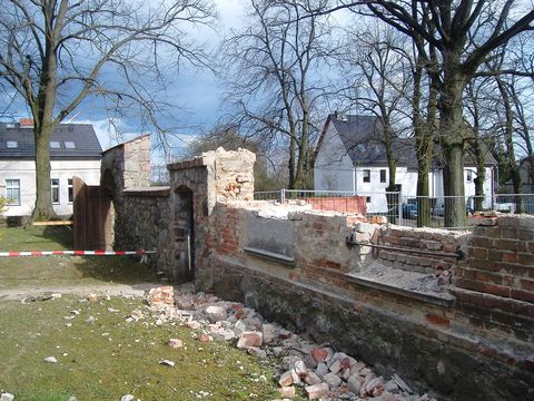 Südliche Friedhofsmauer Birkholz