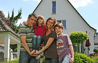 Themenbild: Familie im Garten Themenbild: Familie im Garten