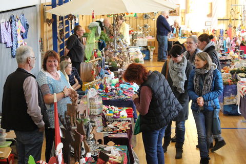 Hunderte Besucher bei der Hobby- und Kreativausstellung in Binau.