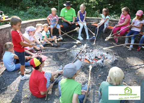 Höhepunkt des Tages: Lagerfeuer mit Stockbrot.