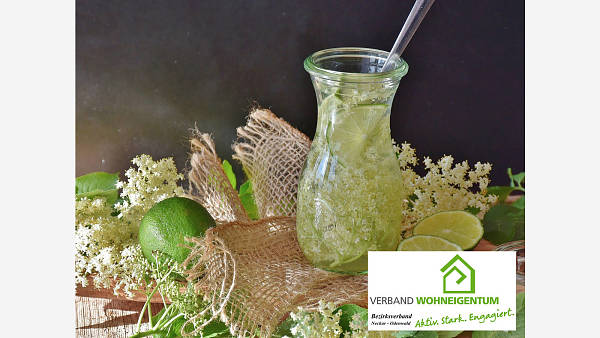 Themenbild: KRÄUTER-ZITRONEN-SIRUP Themenbild: KRÄUTER-ZITRONEN-SIRUP