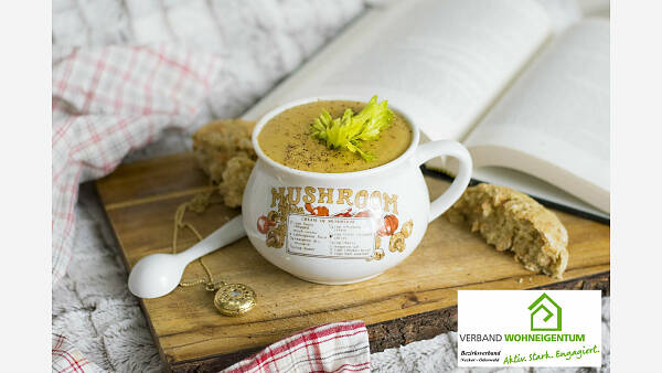 Themenbild: Petersilienwurzelsuppe Themenbild: Petersilienwurzelsuppe