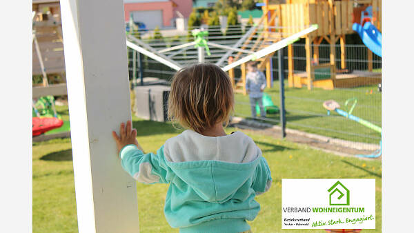Themenbild: Kinder im Garten Themenbild: Kinder im Garten