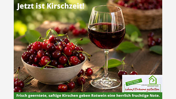 Themenbild: Sommerlicher Kirschwein aus den Früchten des eigenen Gartens