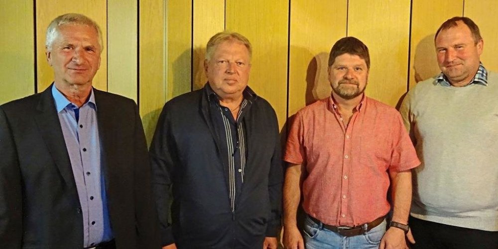 Vorsitzende der SG Hintereben-Jandelsbrunn mit Bürgermeister und stellv. Bezirksvorsitzenden