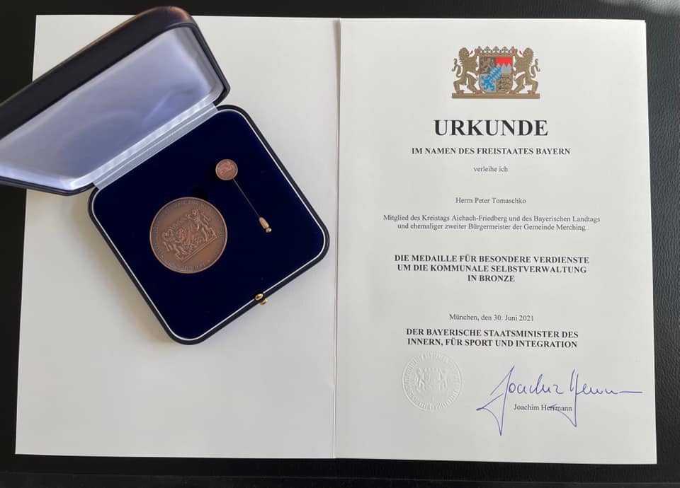 Urkunde mit Kommunalmedaille