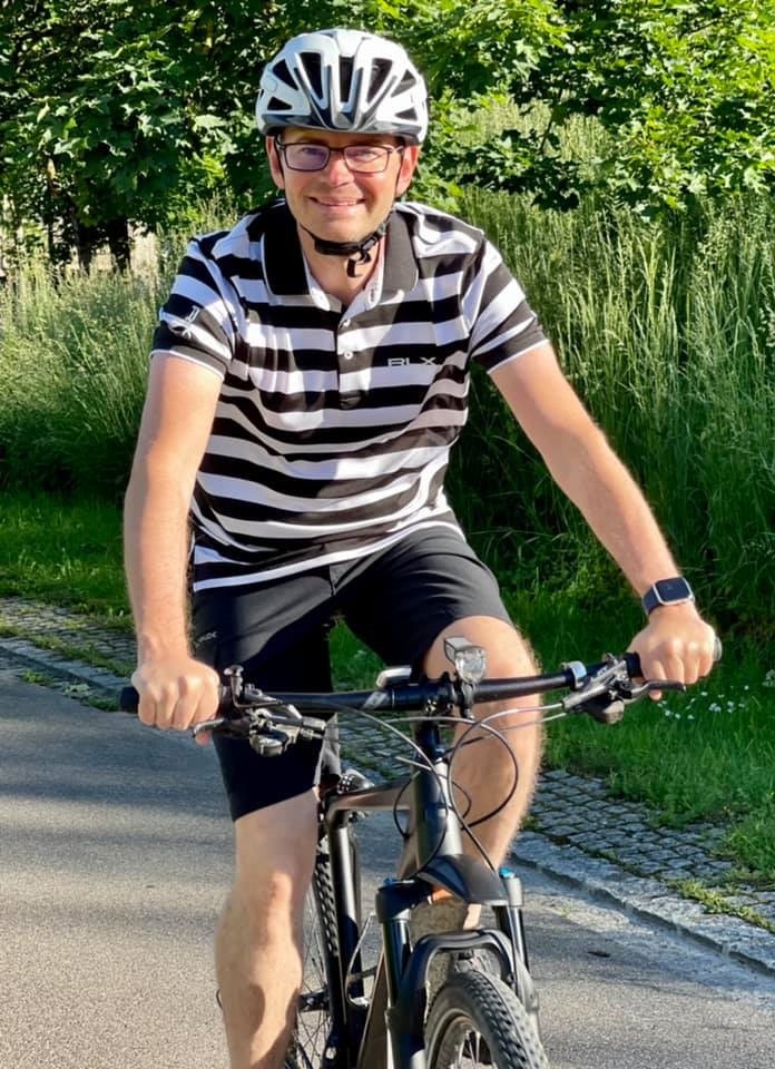 Peter Tomaschko mit Fahrrad