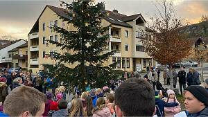 Christbaumaufstellung_Zell