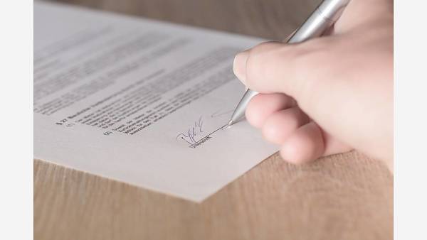 Themenbild: Vertrag Unterschrift Mitgliedschaft