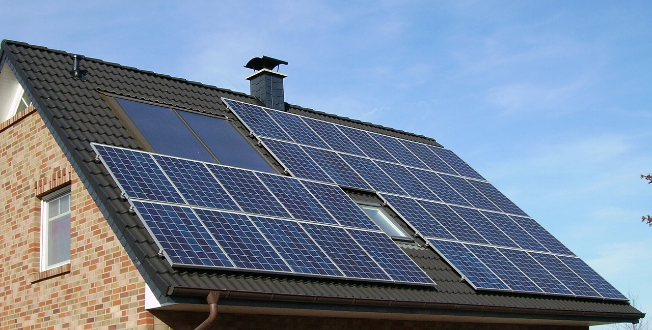 Dach mit Photovoltaik