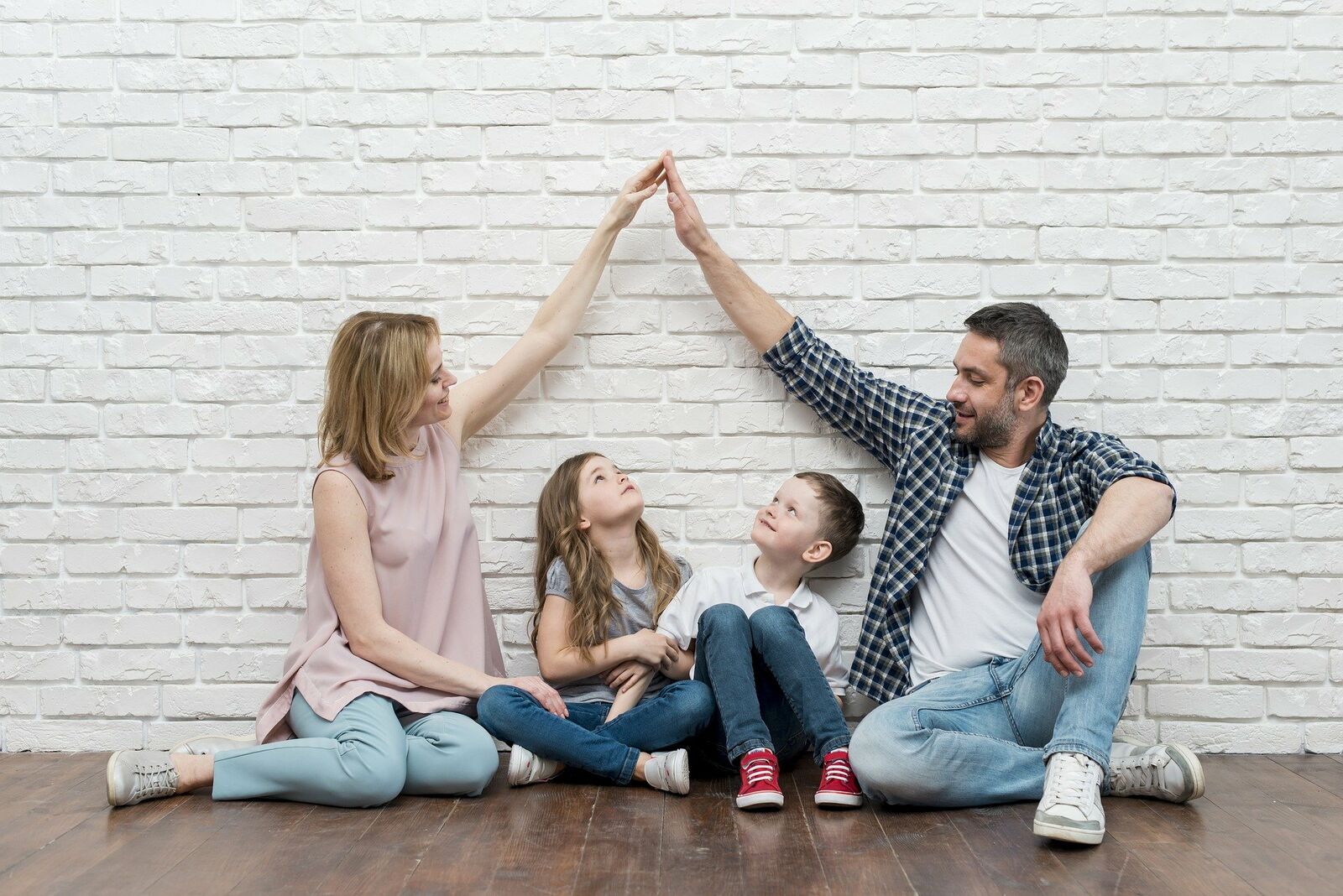 Familie träumt von Haus