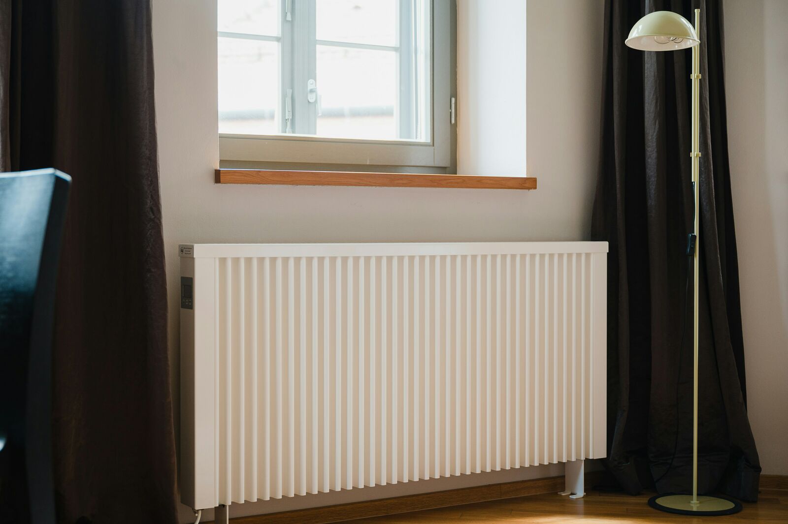 Heizkörper unter einem Fenster