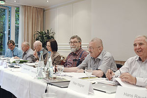 Themenbild: Präsidium und Petra Uertz