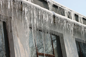 Themenbild: Eiszapfen am Haus