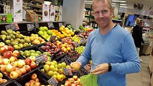 Mehrwegnetzte beim Obstkauf