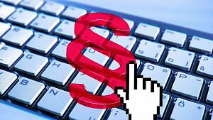 Tastatur mit einem roten Paragraphen-Symbol darauf