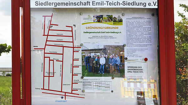 Themenbild: Schautafel am Eingang der Emil-Teich-Siedlung Themenbild: Schautafel am Eingang der Emil-Teich-Siedlung