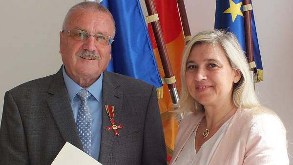 Themenbild: Bundesverdienstkreuz für Siegmund Schauer Themenbild: Bundesverdienstkreuz für Siegmund Schauer