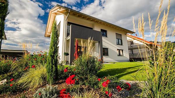 Themenbild: Einfamilienhaus mit Garten Themenbild: Einfamilienhaus mit Garten