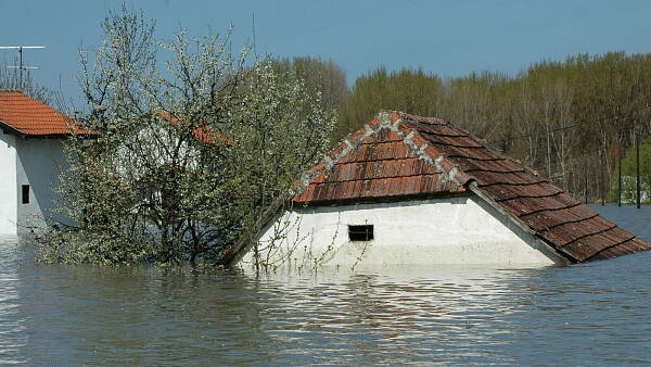 Themenbild: Haus unter Wasser Themenbild: Haus unter Wasser