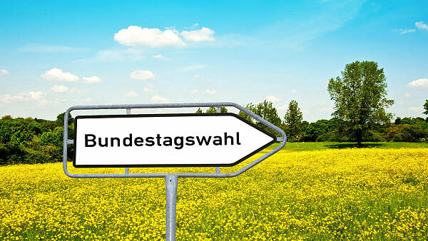 Themenbild: Verkehrsschild mit der Aufschrift Bundestagswahl Themenbild: Verkehrsschild mit der Aufschrift Bundestagswahl