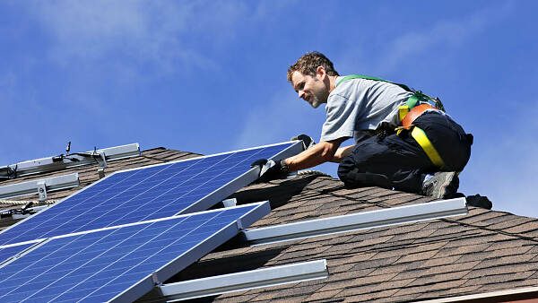 Themenbild: Solarpanel auf dem Dach