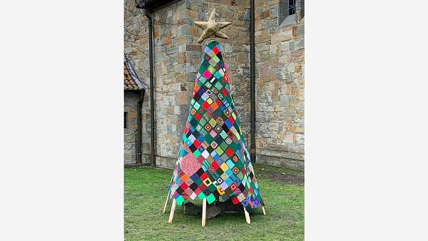 Themenbild: Gehäkelter Weihnachtsbaum, Gemeinschaftsaktion Themenbild: Gehäkelter Weihnachtsbaum, Gemeinschaftsaktion