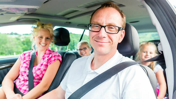 Themenbild: Familie fährt in Urlaub Themenbild: Familie fährt in Urlaub