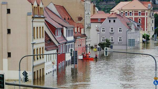 Themenbild: Eine Überschwemmte Straße Themenbild: Eine Überschwemmte Straße