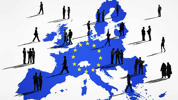 Themenbild: Grafik zeigt eine blau gefärbte Europa-Karte mit den Sternen in der Mitte Themenbild: Grafik zeigt eine blau gefärbte Europa-Karte mit den Sternen in der Mitte