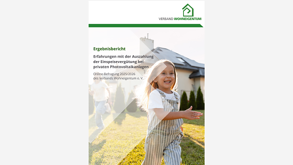 Themenbild: Cover des Berichts zeigt ein rennendes Mädchen vor einem Haus