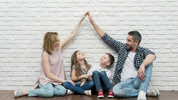 Themenbild: Familie träumt von Haus