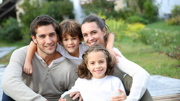 Themenbild: Familie vor Wohneigentum Themenbild: Familie vor Wohneigentum