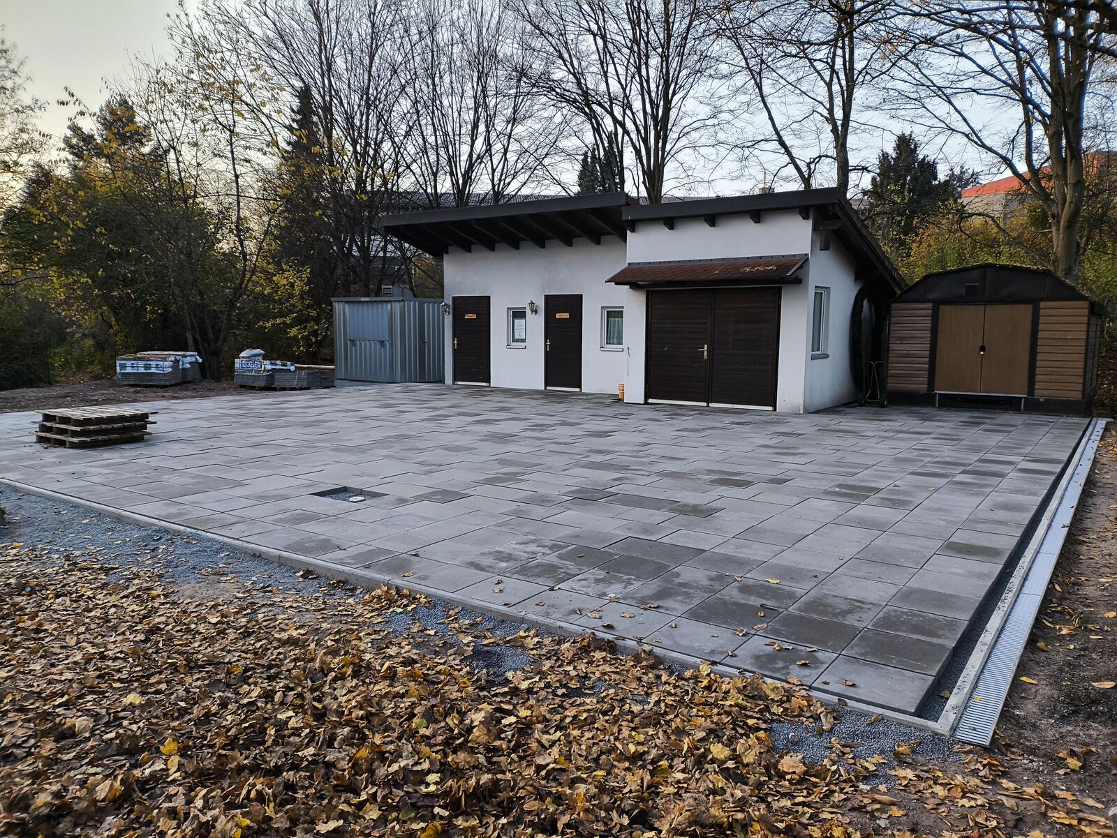 Neuer Vorplatz
