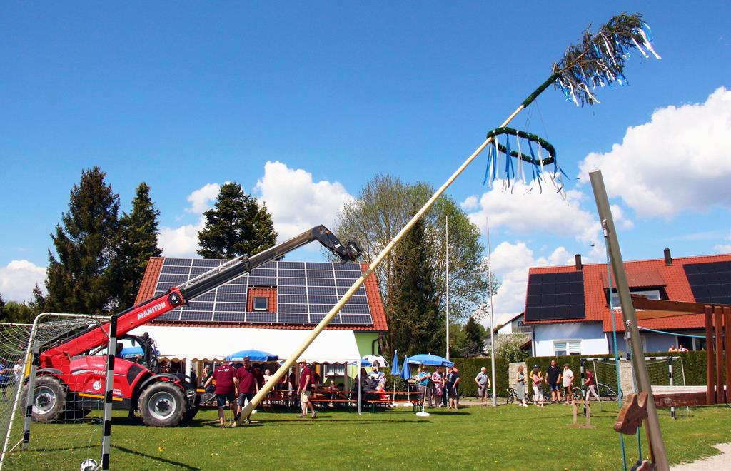 Maibaum-Aufstellen am 1. Mai 2025