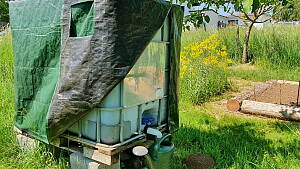 IBC-Container mit Abdeckhaube