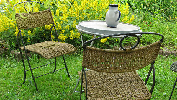 Themenbild: Sitzecke im Garten