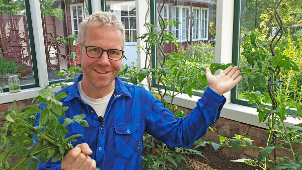 Themenbild: Philippe Dahlmann beim ausgeizen