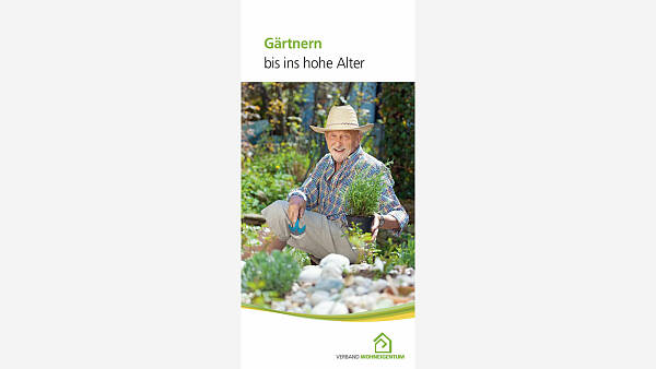 Themenbild: Älterer Mann hockt im Garten - Titelbild Faltblatt