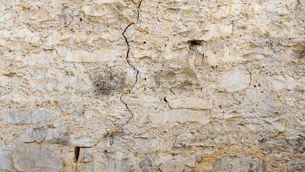 Themenbild: Riss in einer Hauswand Themenbild: Riss in einer Hauswand