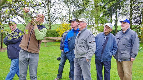 Themenbild: Martin Breidbach mit den Mitgliedern aus Solz